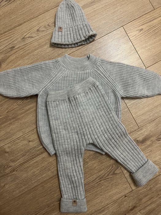 Продам вязаный комплект