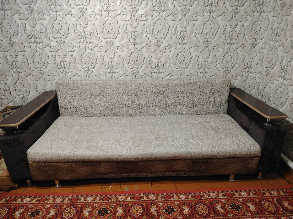 Продам диван для гостиной
