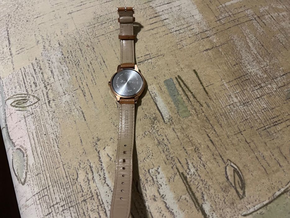 Дамски часовник Casio Sheen с камъни Сфаровски