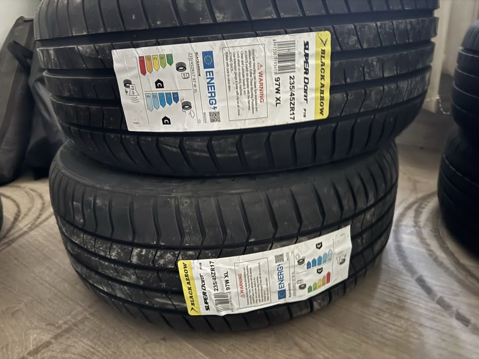 Шины новые 235/45 R17