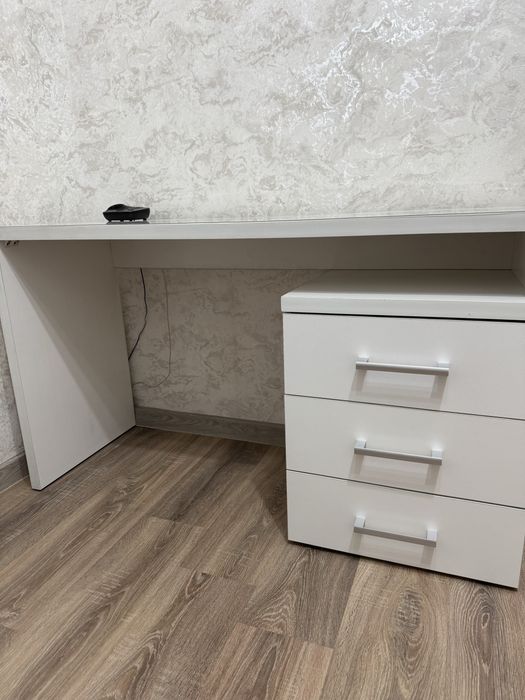 Стол отличное состояние 130*48