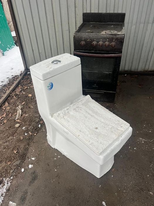 Унитаз с бачком для рабочих