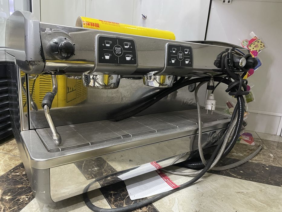 Профессиональная кофемашина La Cimbali M24 Premium C/2