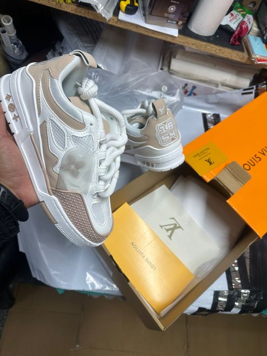 Adidași unisex Louis Vuitton , LV alb/crem