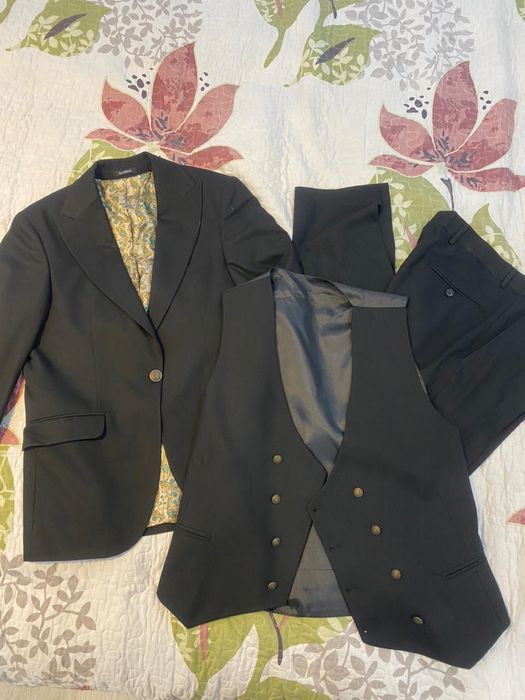 мужские костюмы.