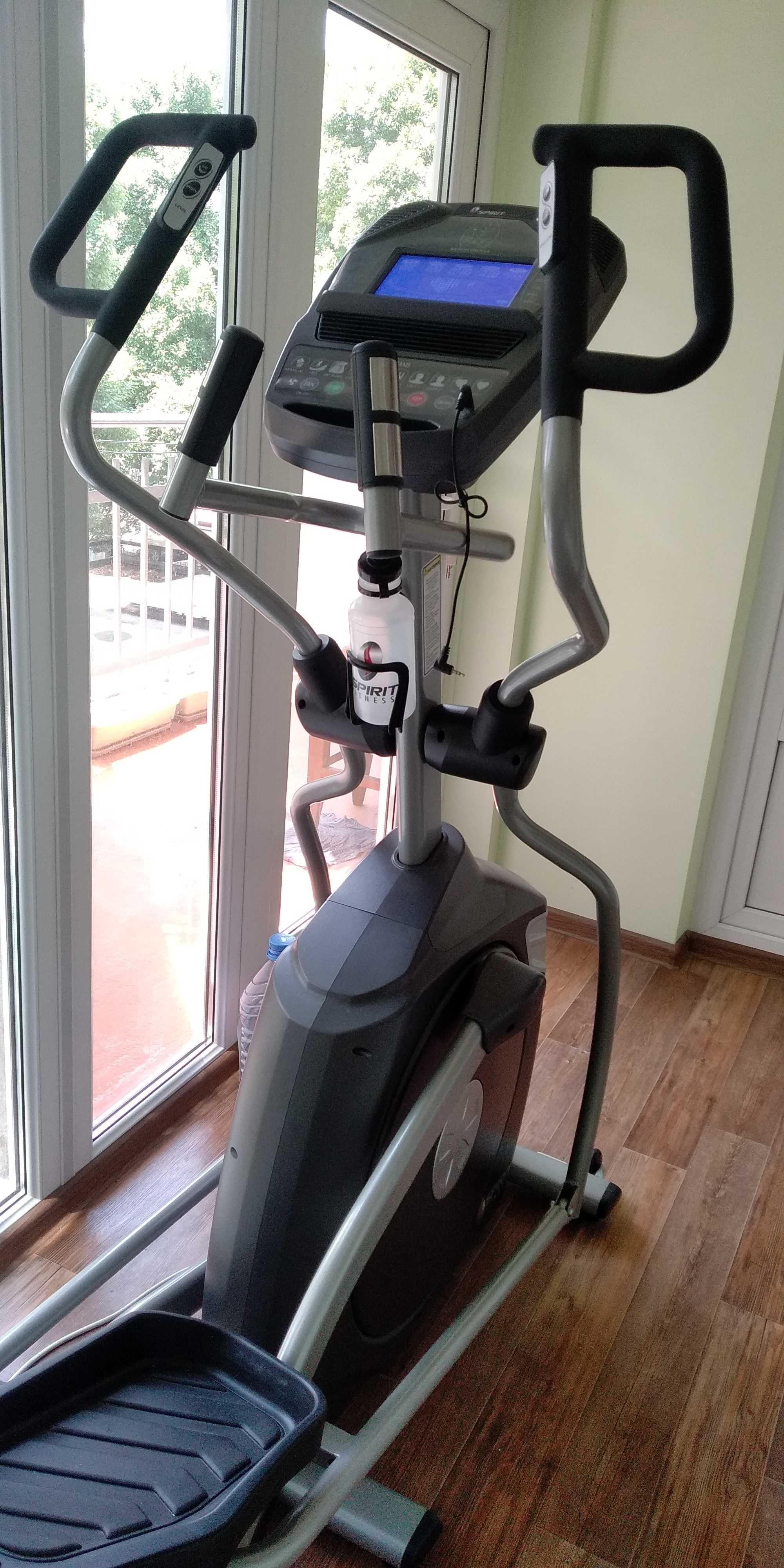 Эллиптический тренажер Spirit Fitness xe295