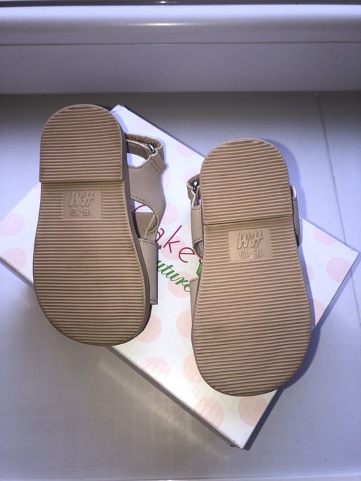 Сандалки за момиченце H&M 18-19 номер