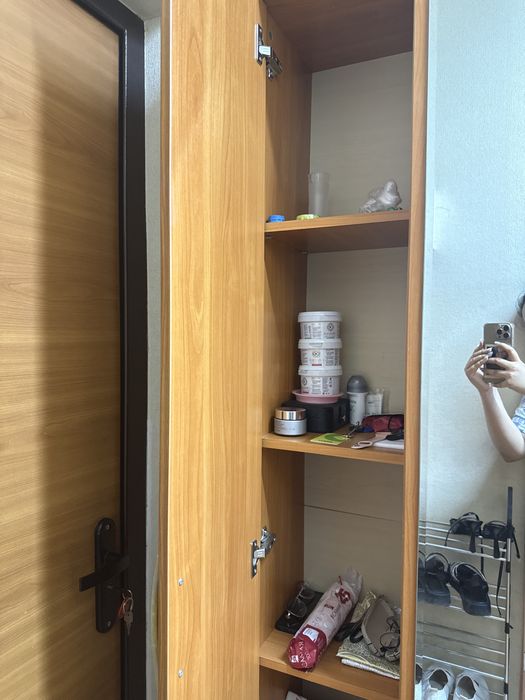 Деревянный шкаф для прихожки