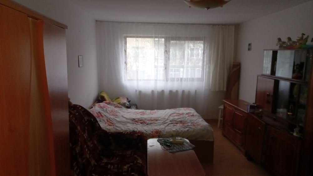 Vând garsonieră  Călan