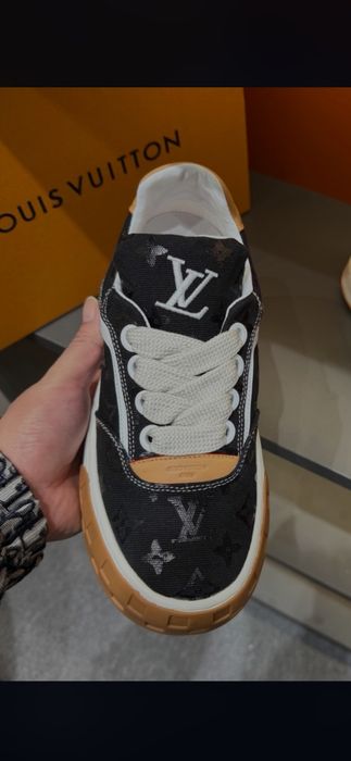 Pantofi sport Louis Vuitton, model 2026