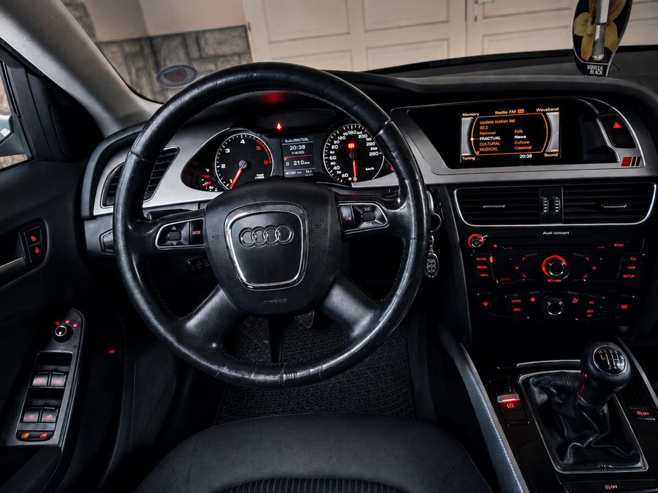 AUDI A4 - B8 - 2.0 TDI - 2011 - MANUAL