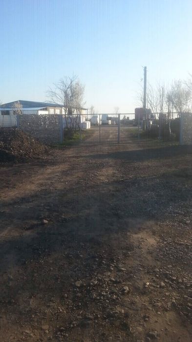 Închiriez hala/ sediu ferma  1 km Lacu Sarat