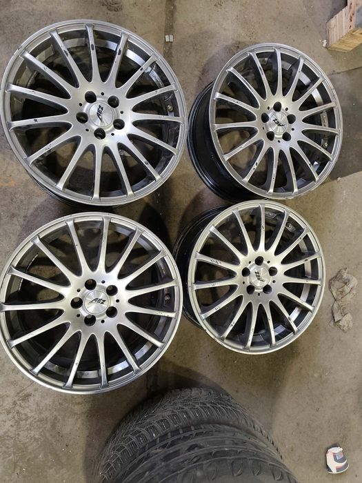 Джанти за Alfa Romeo 17” 5x98
Продавам комплект алуминиеви джанти за Alfa Romeo.
17 цола, междуболтово разстояние 5x98.
Прави и здрави, без заварки.
И