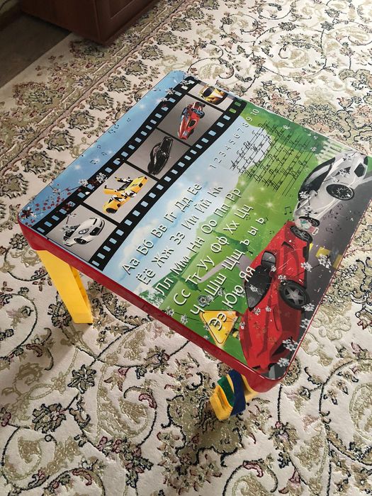 Стол и стульчик детский