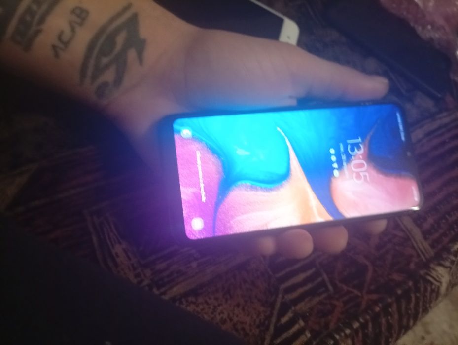 Vând telefone de piese sau pentru folosirea lor așa cum sunt