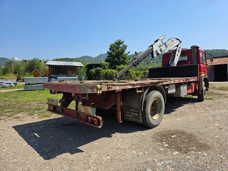 Camion cu macara