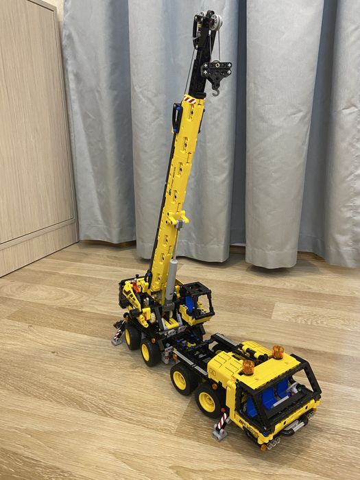 Продам LEGO TECHNIC мобильный кран 42108