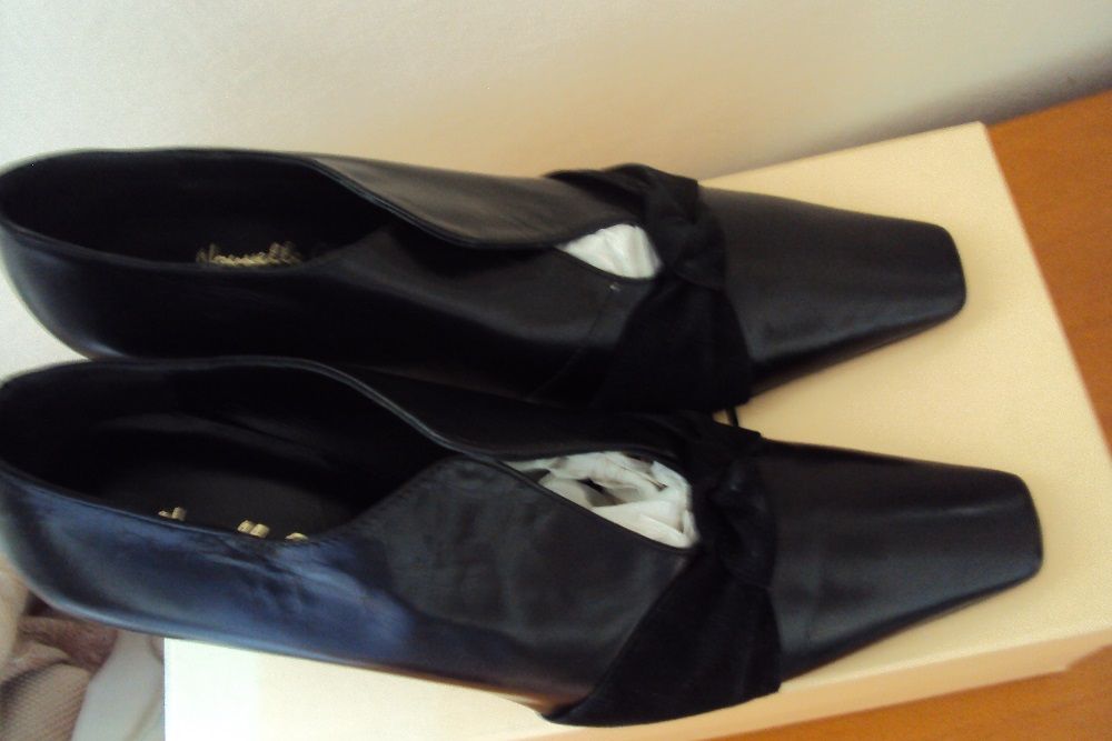 Продавам нови италиански елегантни обувки от естествена кожа . Нови !