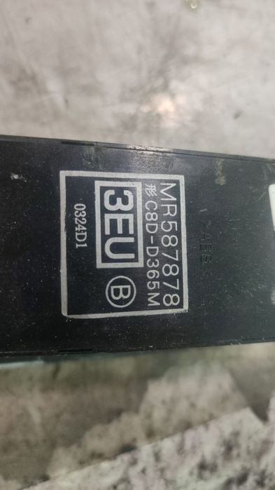 Panou butoane comanda geamuri Mr587878 Mitsubishi Pajero 3 [facelift]