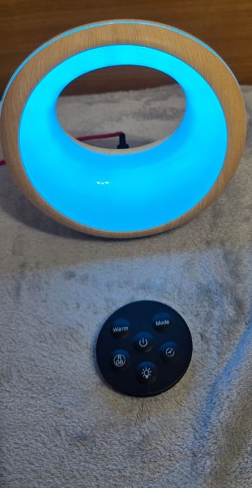 Vând lampa de noptiera cu telecomanda