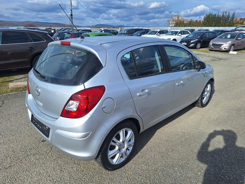 Opel corsa 2010 1.4 Benzină 90 cp