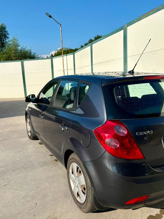 Vând Kia Cee’d hatchback (5 uși), un singur proprietar