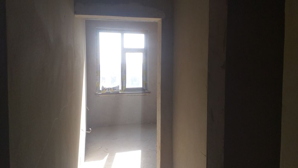 14 mkr dan 1 xonalik karopka uy sotiladi 3 qavatda joylashgan