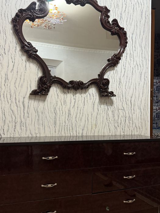 Комод с зеркалом