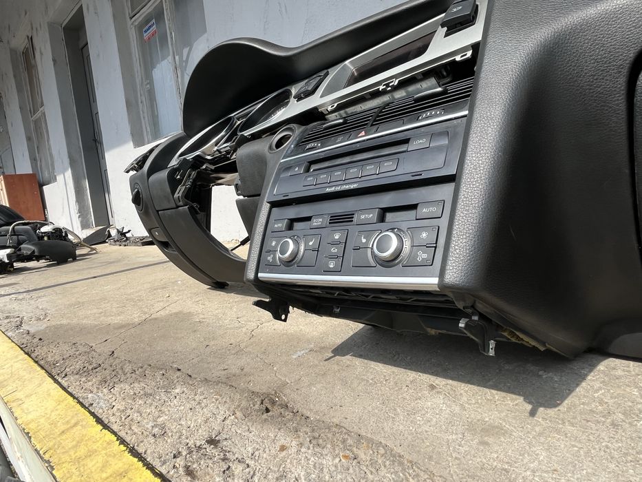 Арматурно табло Audi Q7 4L жабка airbag в табло