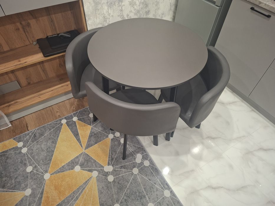 Продам стол со стульями