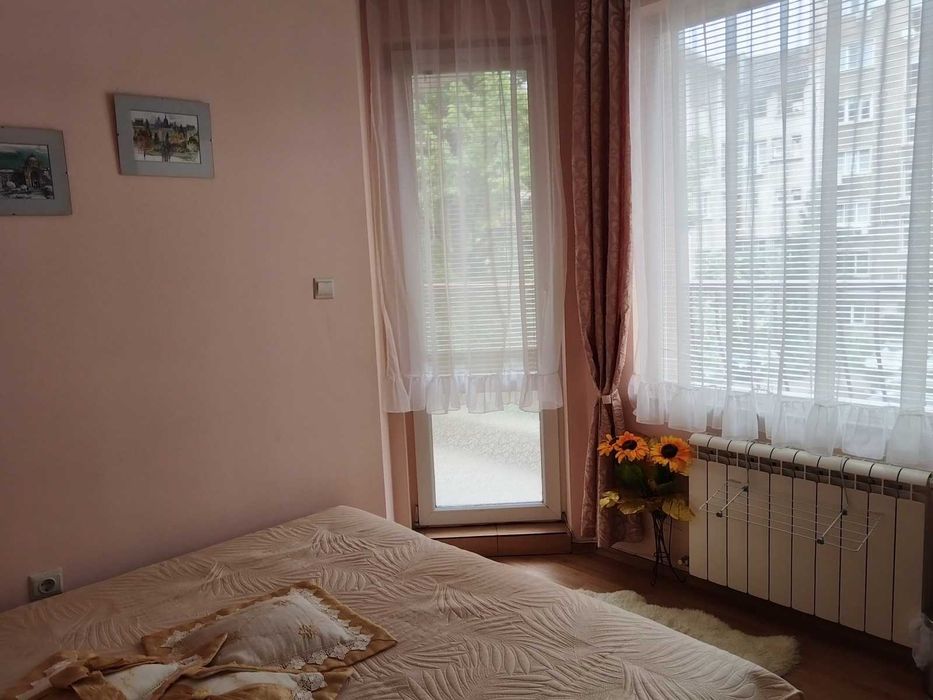 Дава се под наем Двустаен апартамент в София, Център - 58 кв.м за 545 € - Снимка #2