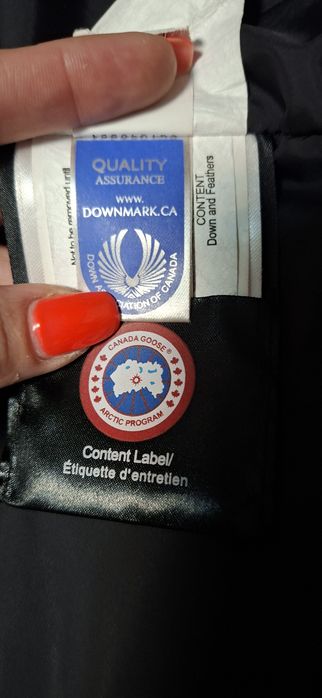 Продавам оригинално мъжко зимно яке Canada Goose