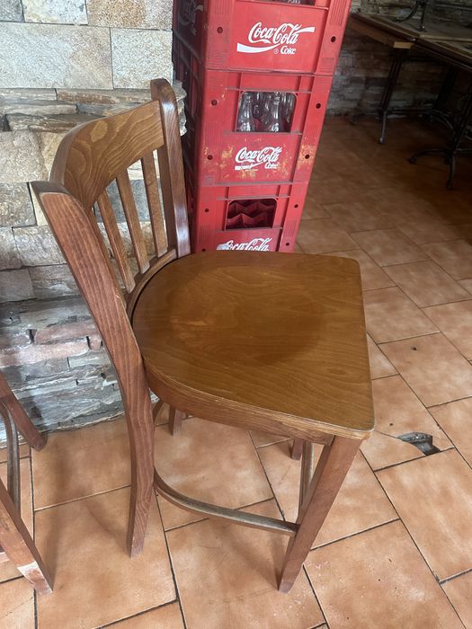 Дървен бар стол чер