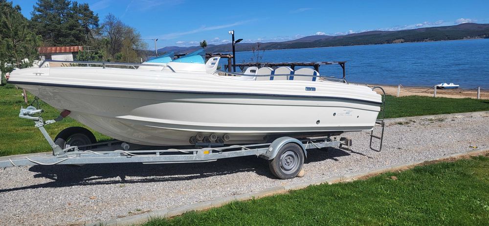 7 местна лодка 150hp Tiburon Inside