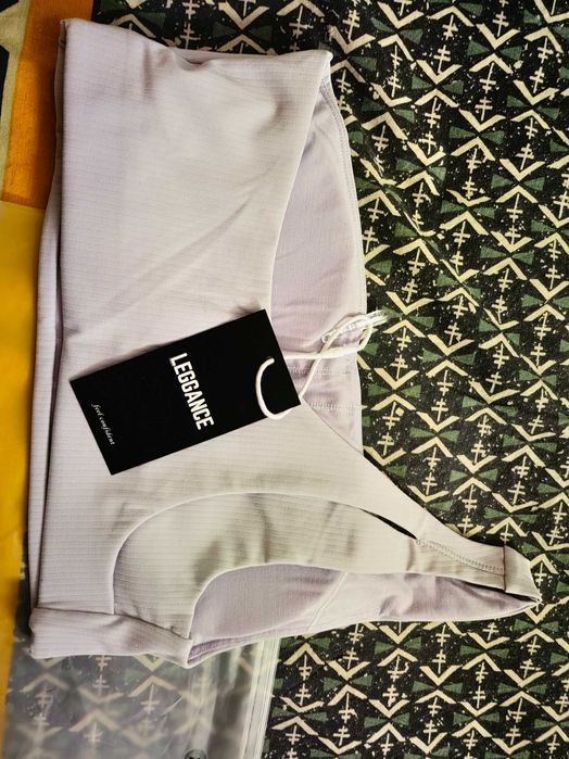 Vand bustiera Leggance, neagră si lila, marime S, noi, cu etichetă.