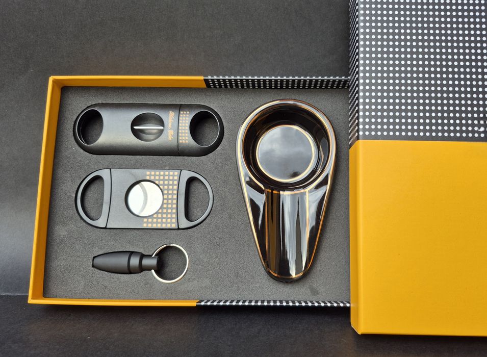 Подаръчен комплект за пури,с лого,два цвята