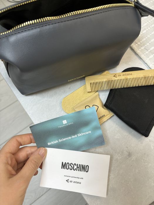 Оригинальная косметичка Moschino