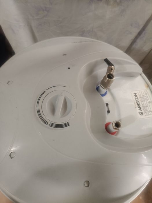 Ariston 100 л водонагреватель