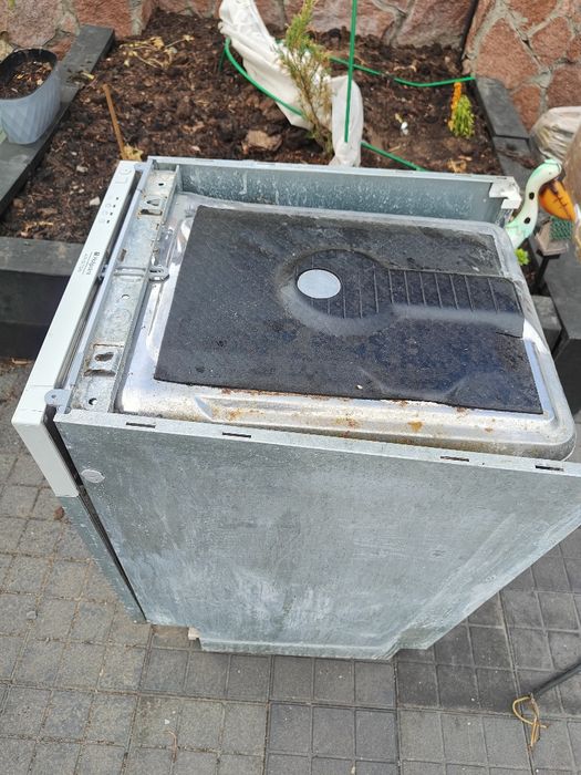 Продам посудомойку Indesit на запчасти