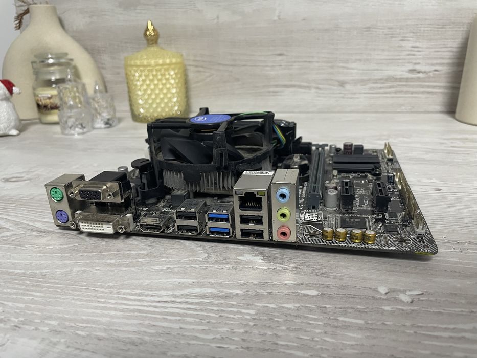 Placa de baza + procesor + memorii RAM