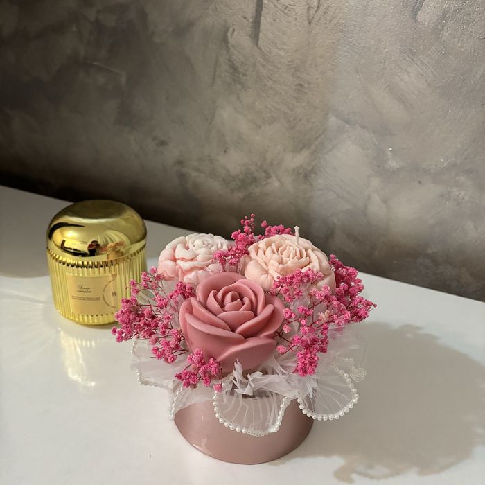 Aranjament floral din ceara