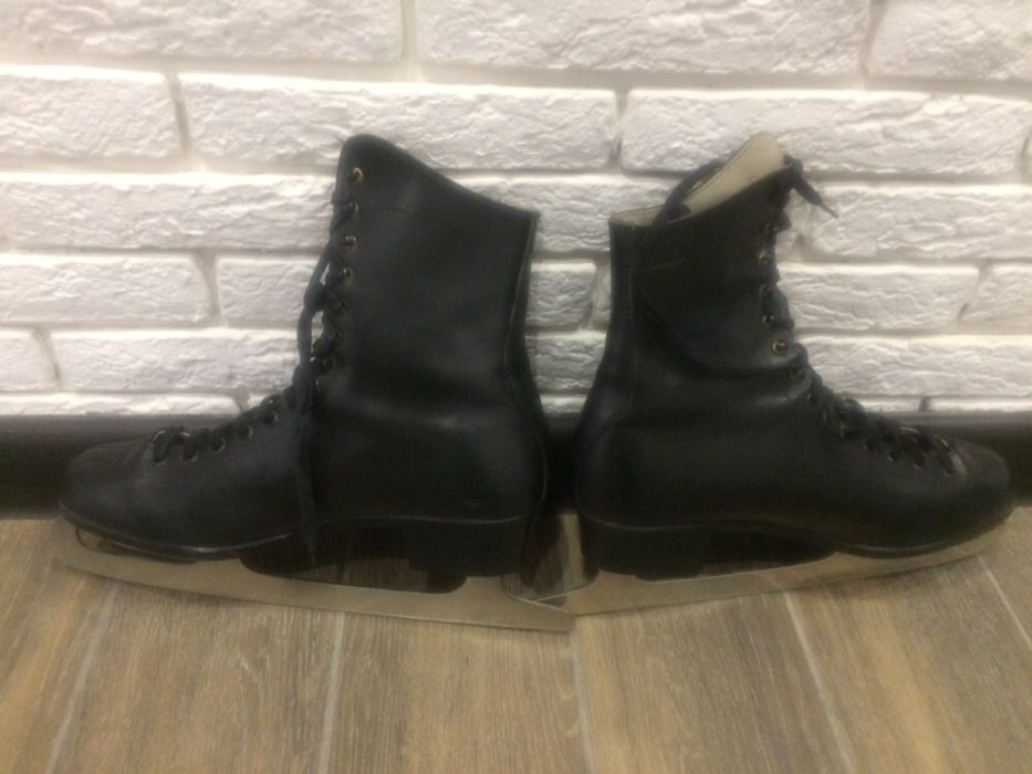 Продажа спортивных коньков