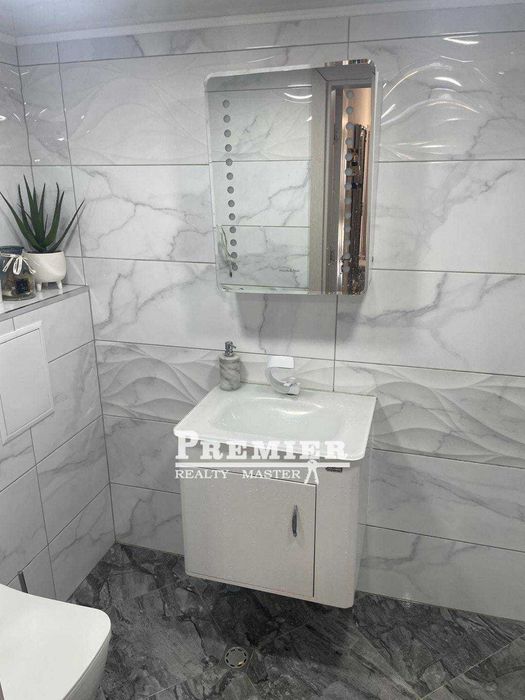 Продава се Тристаен апартамент в Бургас, Лазур - 138 кв.м за 1602 €/кв.м - Снимка #16