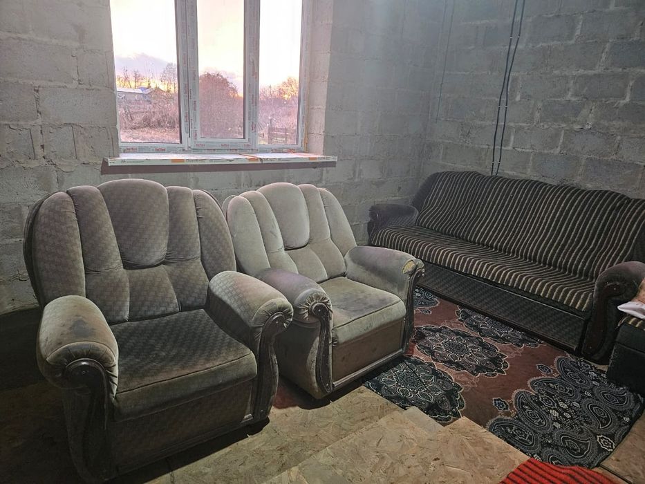 Продам диван и два кресла.