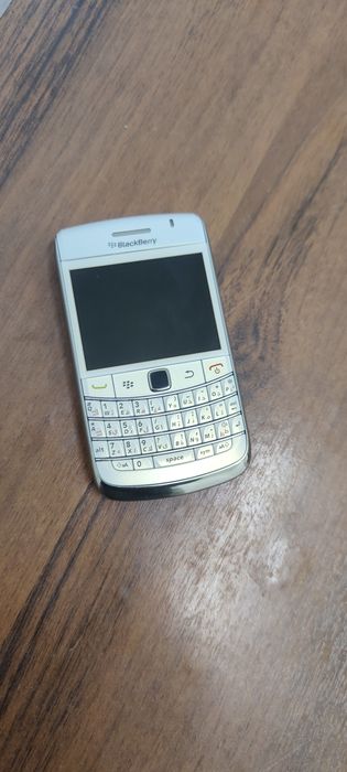 Телефон BlackBerry 9700