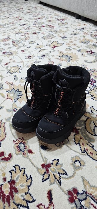 Продам зимние детские ботинки