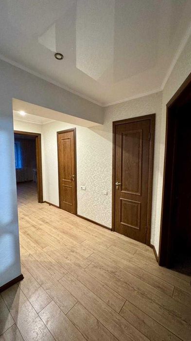 Продам 3 комнатную квартиру 96 кв. м
