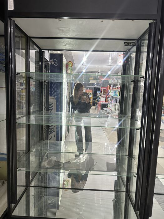 Витрина для магазина (стеклянная)