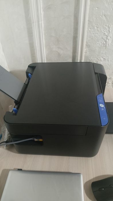 Принтир Сотилади Еpson 3101 ишлашига гарантия рангли ок кора чикаради