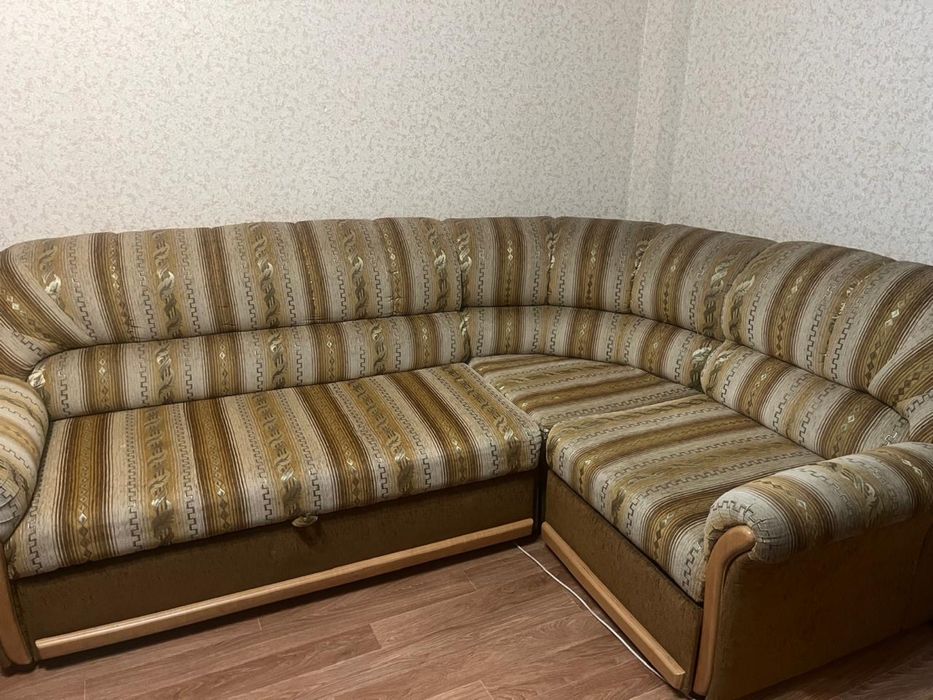 Продам диван угловой